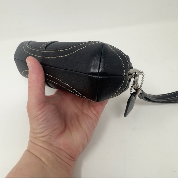 Coach Legacy Kiss-lock Leather Wristlet - Picture 5 of 6